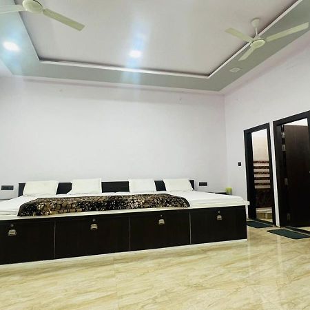 Hotel Rudra Inn , Near Railway And Bus Station , Shree Krishna Janambhoomi At 6 Min Distance , Free Parking Mathura Exterior photo