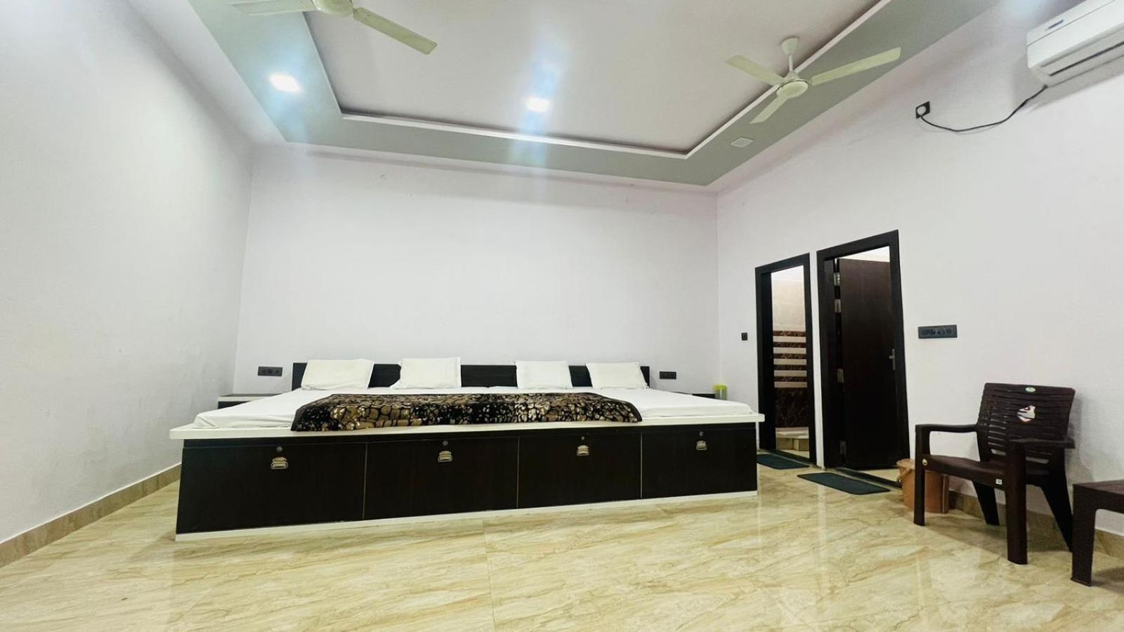 Hotel Rudra Residency Near Railway Station Mathura Exterior photo