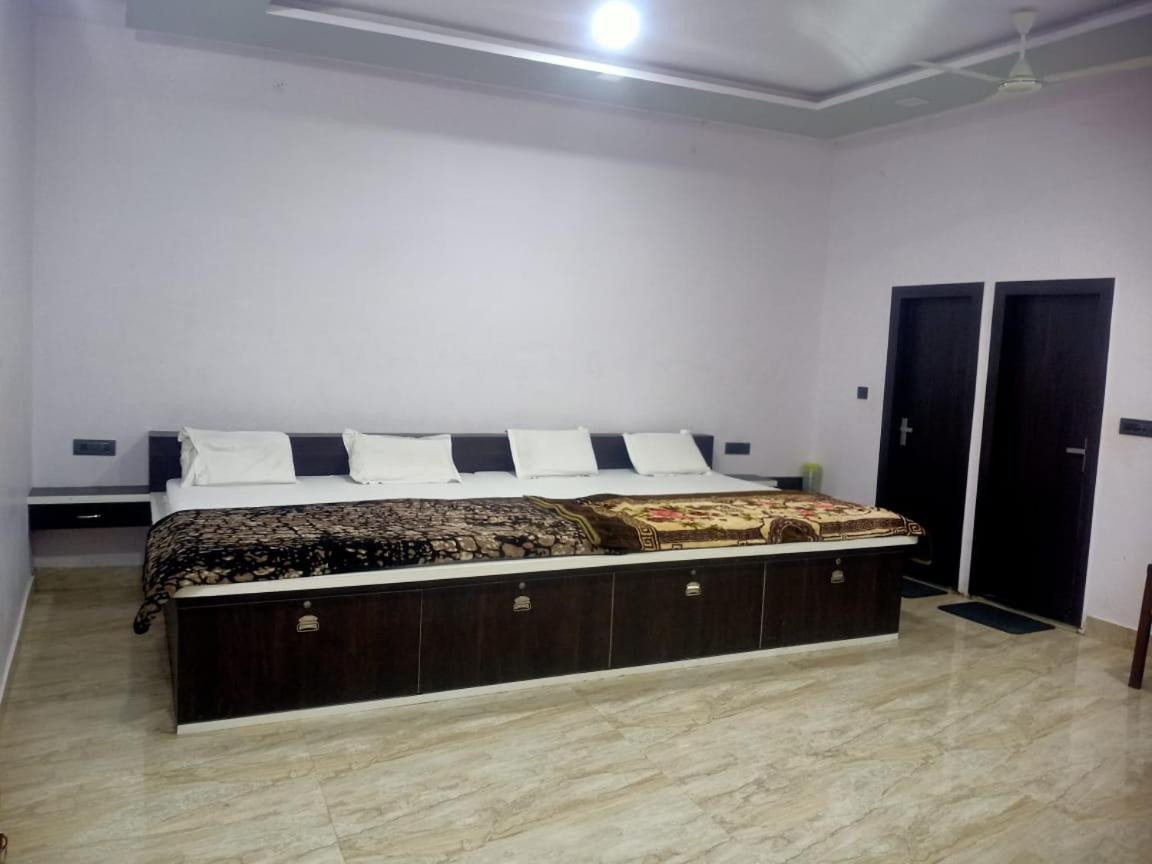 Hotel Rudra Residency Near Railway Station Mathura Exterior photo